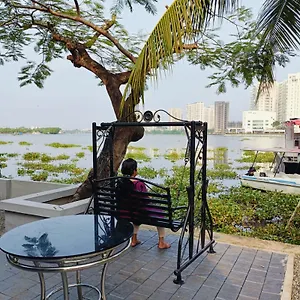 Гостевой дом Marina Lounge, Коччи