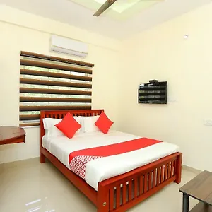 Hotel Oyo 37302 White Cort, Kochi